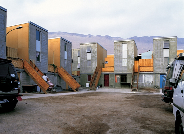 Elemental: Qunta Monroy, Iquique, Tarapacá Region, Chile, 2004 (foto ©CristobalPalma, 2009).